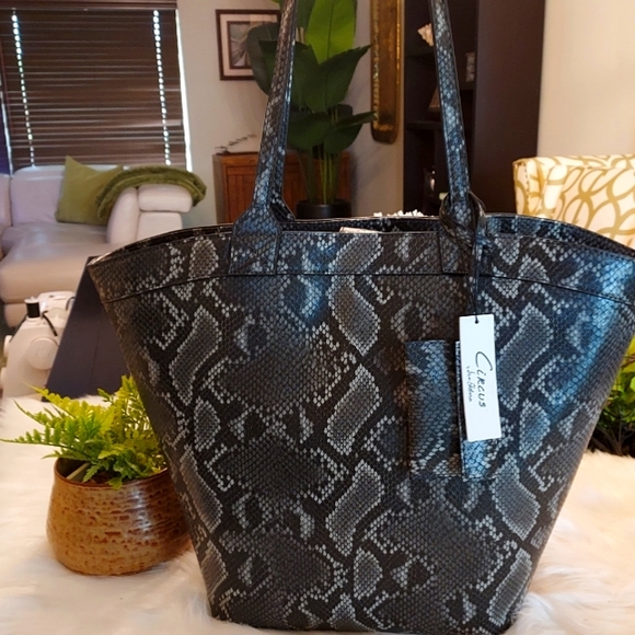 Sam Edelman Handbags - Sam Edelman: Malibu Grey Python Snake Print Bucket Bag: NWT.